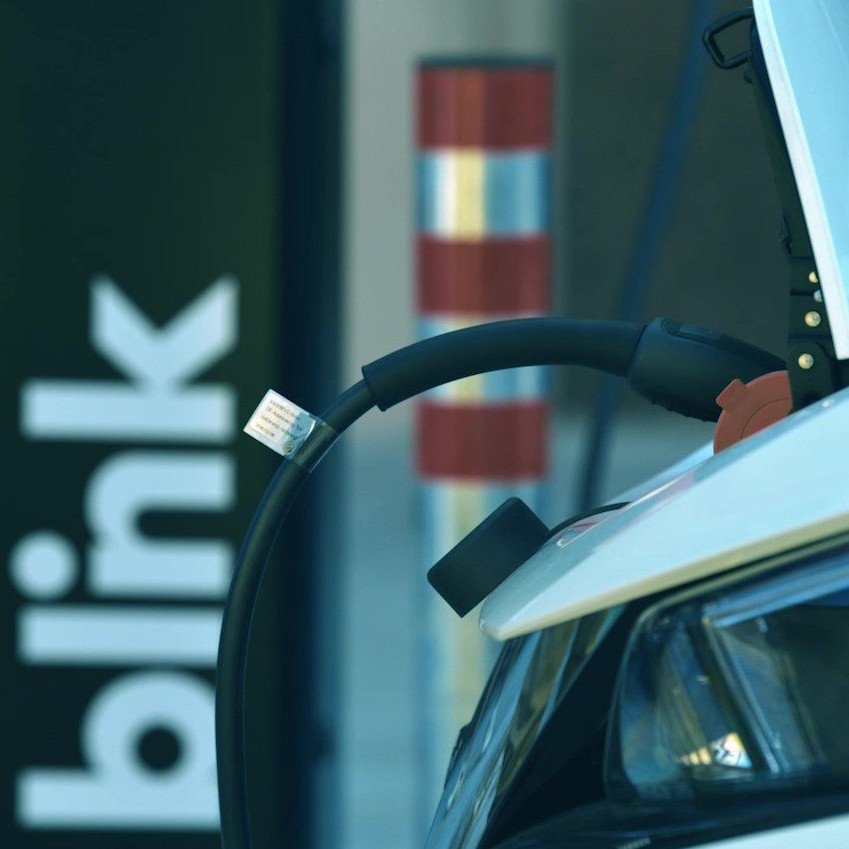Από την Blink Charging Hellas και τη Globalsat, δίκτυο φόρτισης ηλεκτρικών οχημάτων στο 100% των καταστημάτων της Praktiker